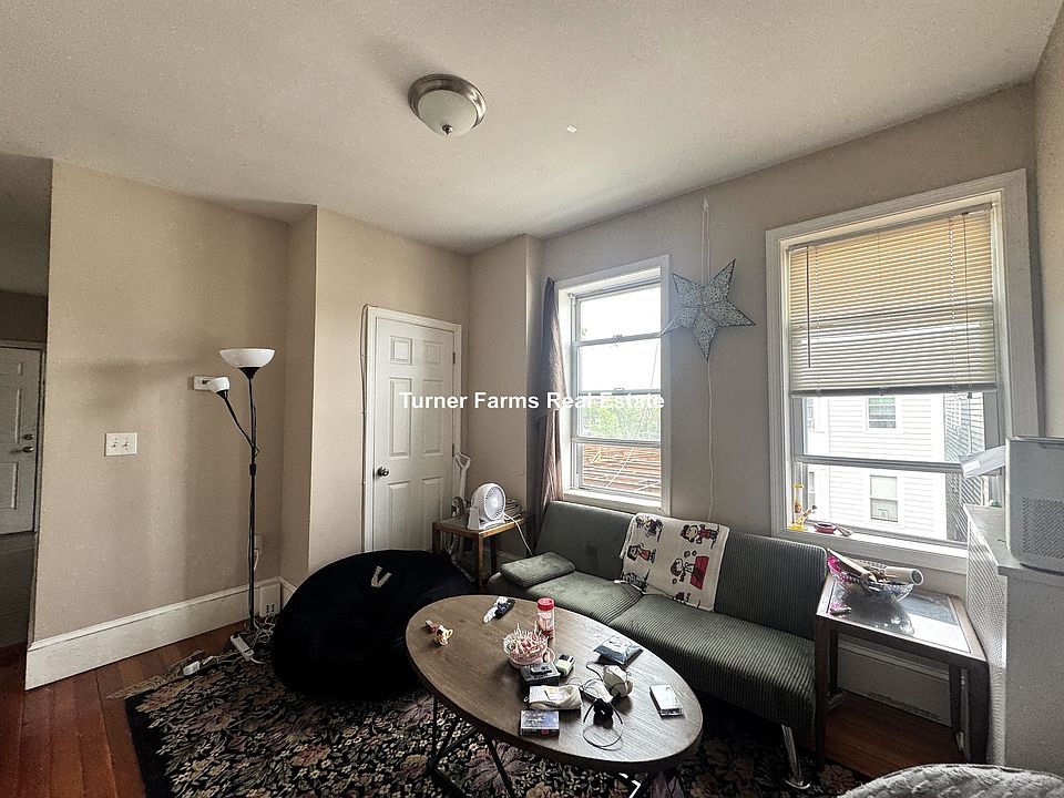 1st image of 241 Maverick St #3