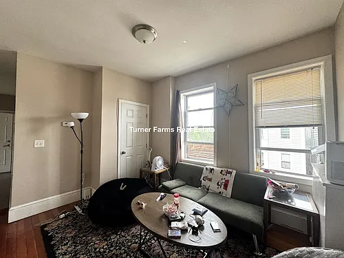 241 Maverick St #3 Photo 1