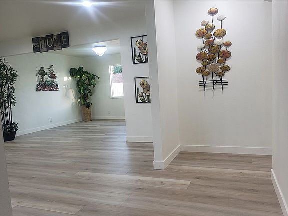 3rd image of 1567 W Pacific Pl