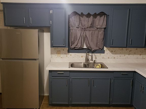 3rd image of 406 S 10th St