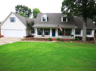 1723 Royal Oaks Dr, Malvern, AR 72104