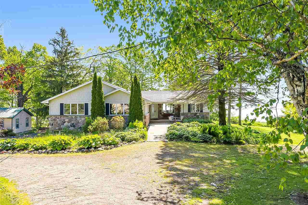 N2494 Lakeshore Rd Kewaunee Wi 54216 Mls 50214084 Zillow