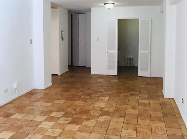 220 East 60th Street image 4 of 7