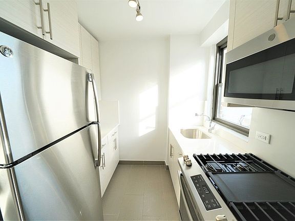 5th image of 1700 York Ave APT 10S