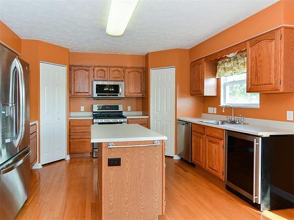 2nd image of 520 Silver Hollow Dr