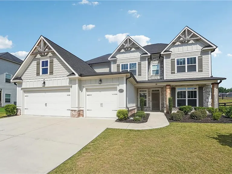 4055 Starwood Dr — Photo 2