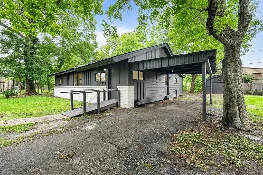 3 bed, 2.0 bath, 1260 sqft, $1,900 — Photo 1