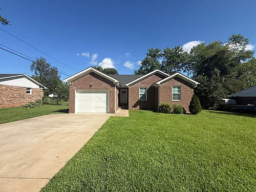 186 Oak St Photo 1