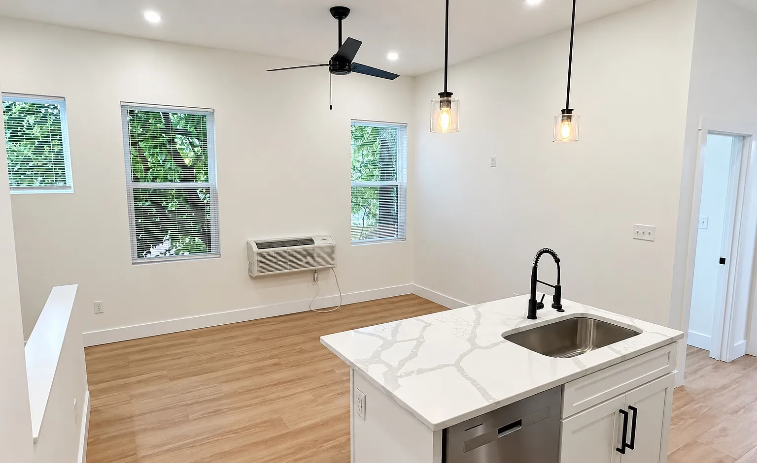 1 bed, 500 sqft, $1,400 — Photo 2