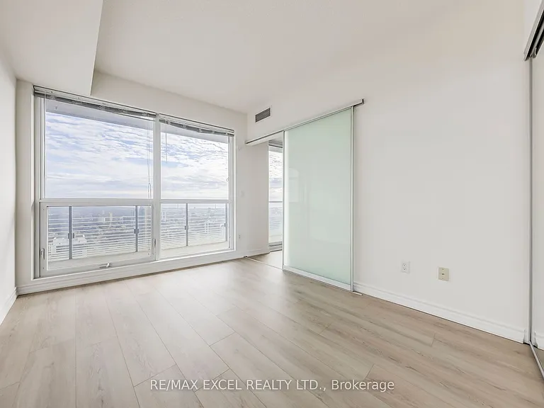 386 Yonge St #4904 — Photo 37