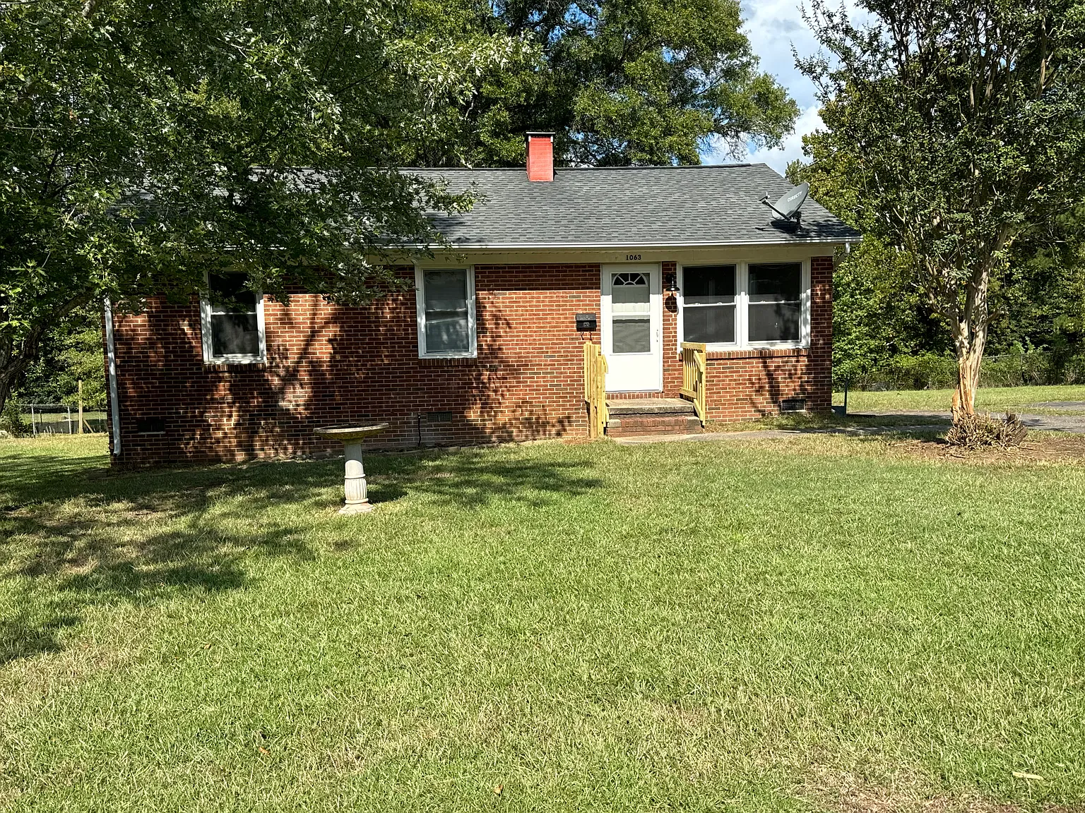 3 bed, 987 sqft, $1,450 — Photo 1