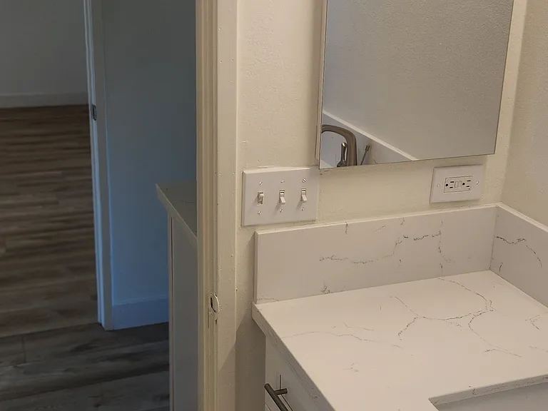 Sherman Pines Apartments — Photo 45