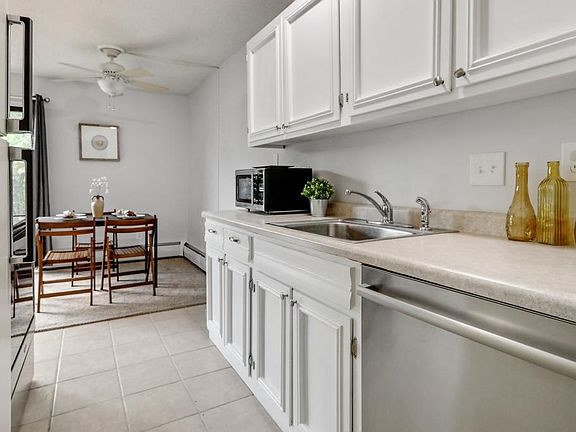2nd image of 1001 11th Ave S APT 3