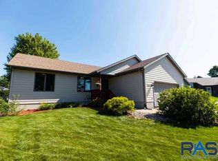 604 Northfield Cir, Garretson, SD 57030