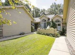2246 Oakland Ridge Dr, Kalamazoo, MI 49008