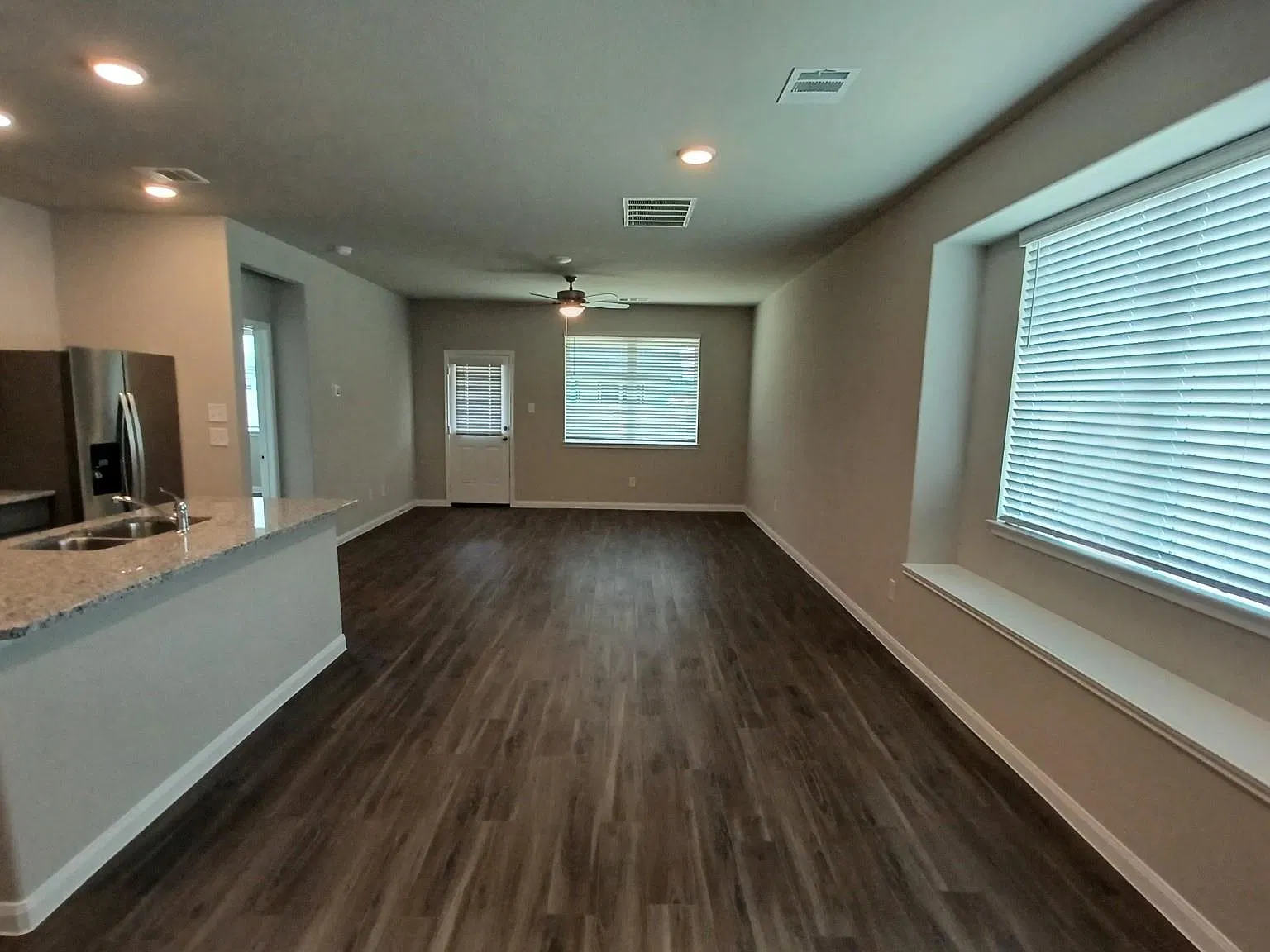 3 bed, 2.5 bath, 1629 sqft, $2,200 — Photo 4