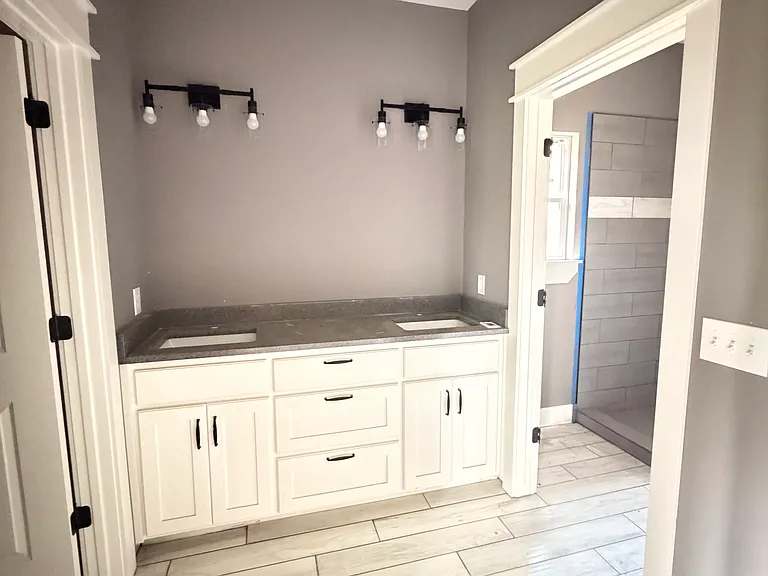 385 W Smith St — Photo 11