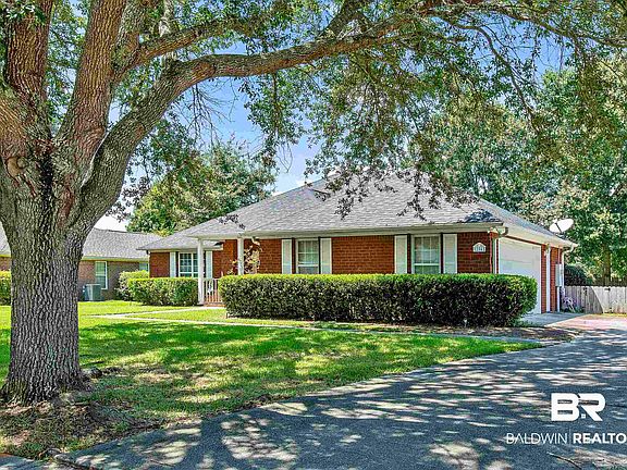 4th image of 204 Manor Blvd