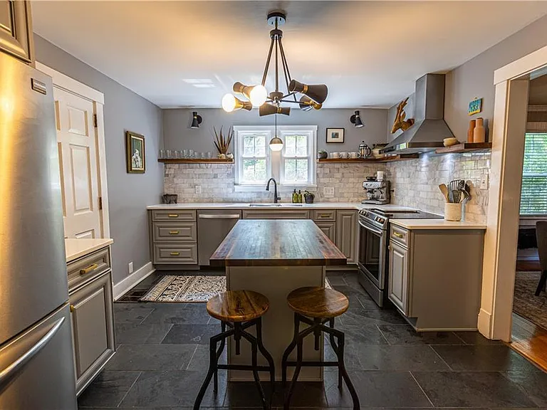 212 Roosevelt Ave — Photo 10