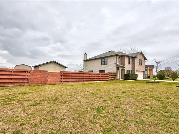3rd image of 547 Siebert Dr
