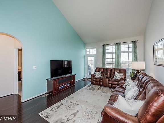 4th image of 2327 Anderson Hill St