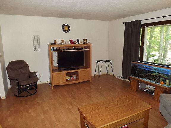 2nd image of 36 Horseshoe Lake Cir