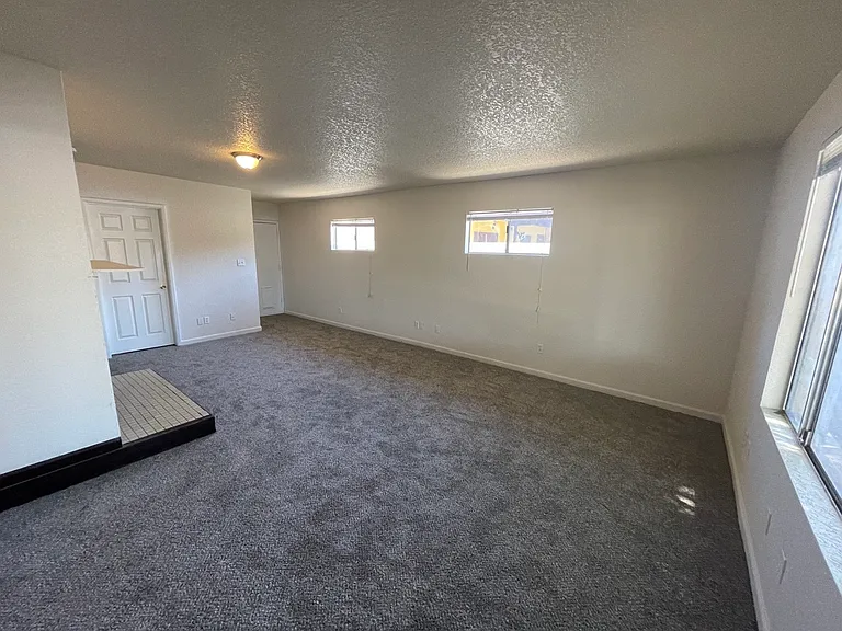 2704 W 15th St — Photo 9