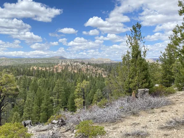14 N Royal Dr, Duck Creek Village, UT 84762