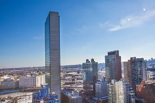 Sold by Winzone Realty Inc | media 18