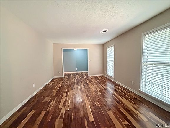 4th image of 4749 Appletree Ln