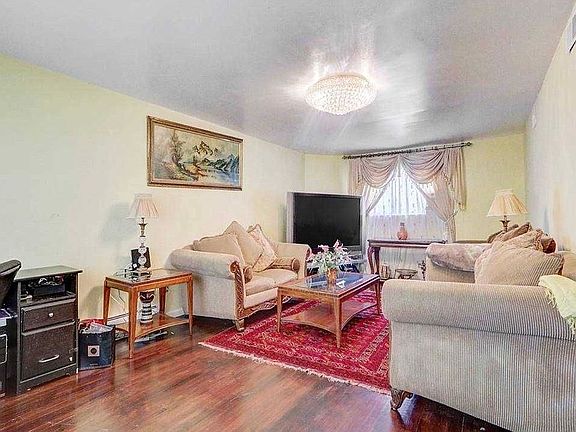 4th image of 37 Waterford Dr