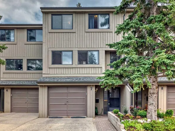 10401 N 19th St SW #7, Calgary, AB T2W 3E7