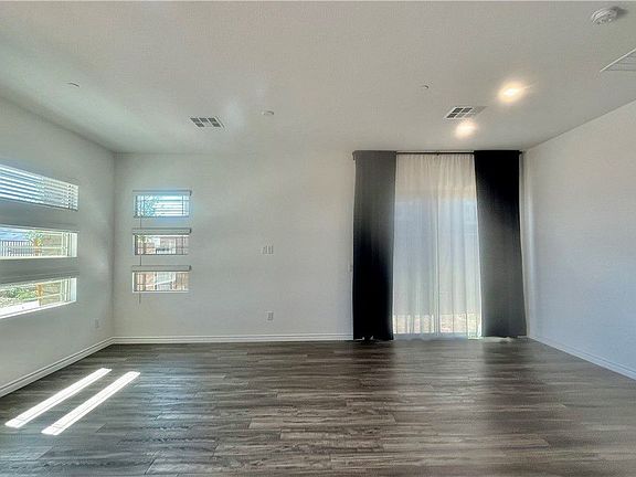 5th image of 896 Belleforte Ln