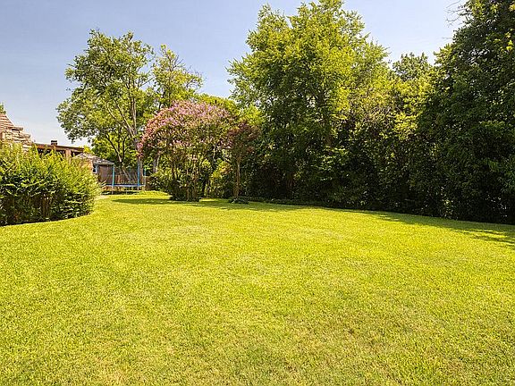 4th image of 308 Brook Ln