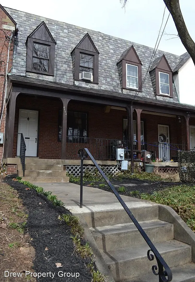 4445 P St NW photo 1