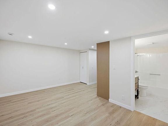 5th image of 8644 Eileen St