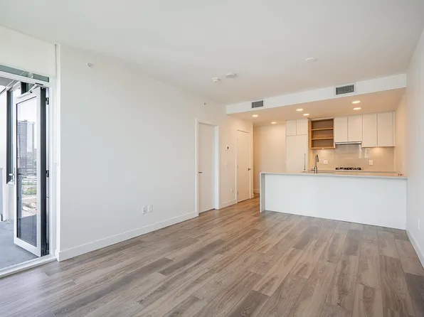 4433 Alaska St #2101, Burnaby, BC V5C 0N3