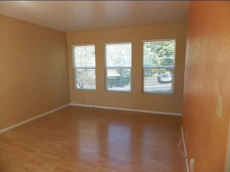 121 Fontana Ave — Photo 6