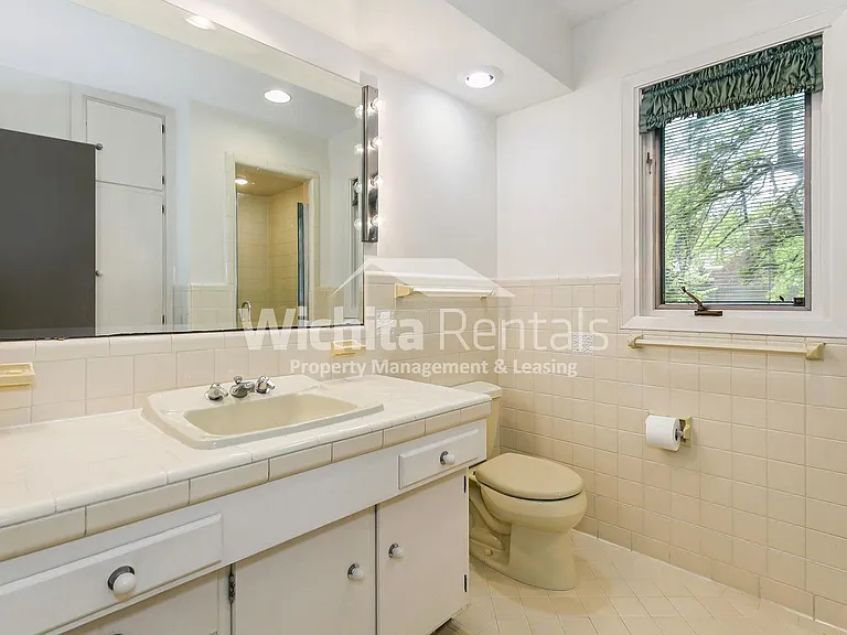 601 N Rutland St — Photo 15