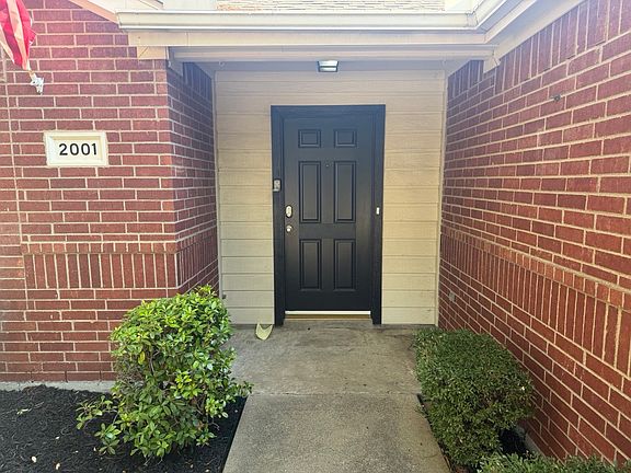 2nd image of 2001 Fairview Dr