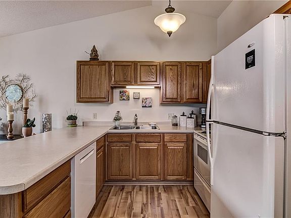 2nd image of 1187 Evergreen Ln APT 1