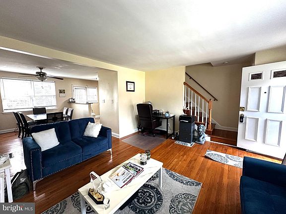 2nd image of 912 Evesham Ave