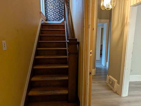 2nd image of 867 Queens Ave
