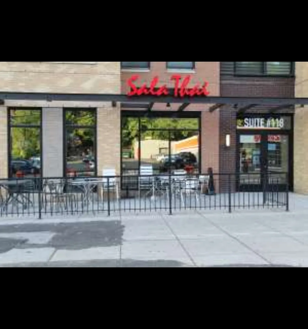 4504 Hunt Pl NE — Photo 4