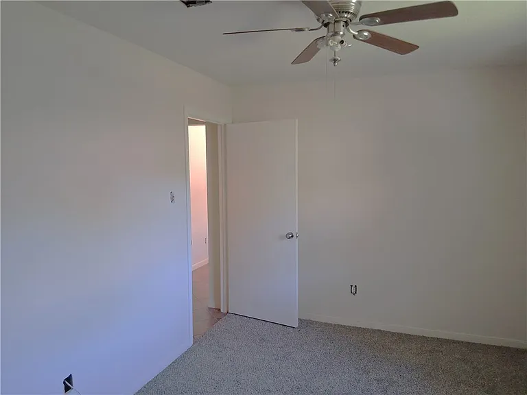 3303 Dallis Dr — Photo 14