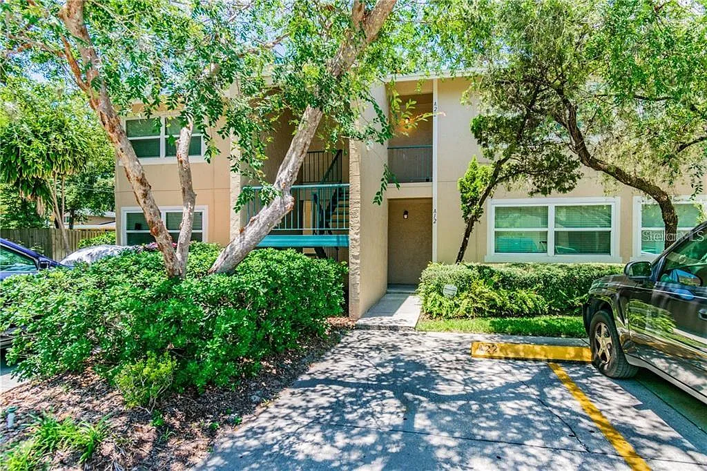 2 bed, 1.0 bath, 818 sqft, $1,900 — Photo 1