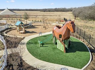 1816 Trotter Trl, Aubrey, TX 76227