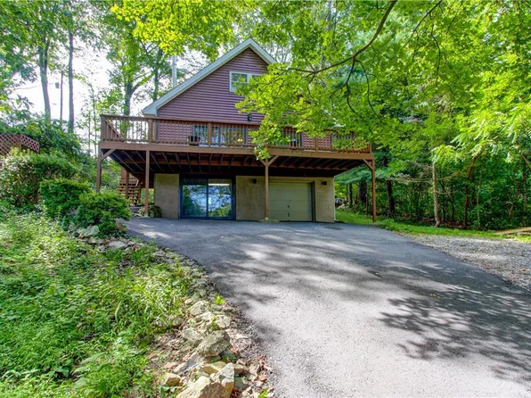 1793 Briar Hill Ln, Coopersburg, PA 18036