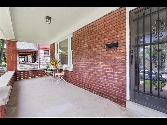 3rd image of 132 Chelsea Ave