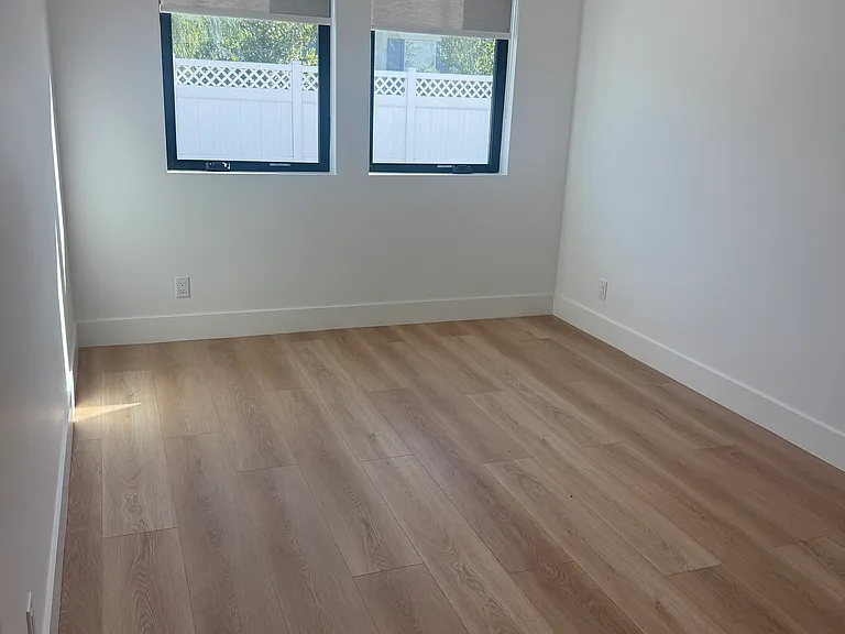 4670 Lakeview Ave — Photo 11